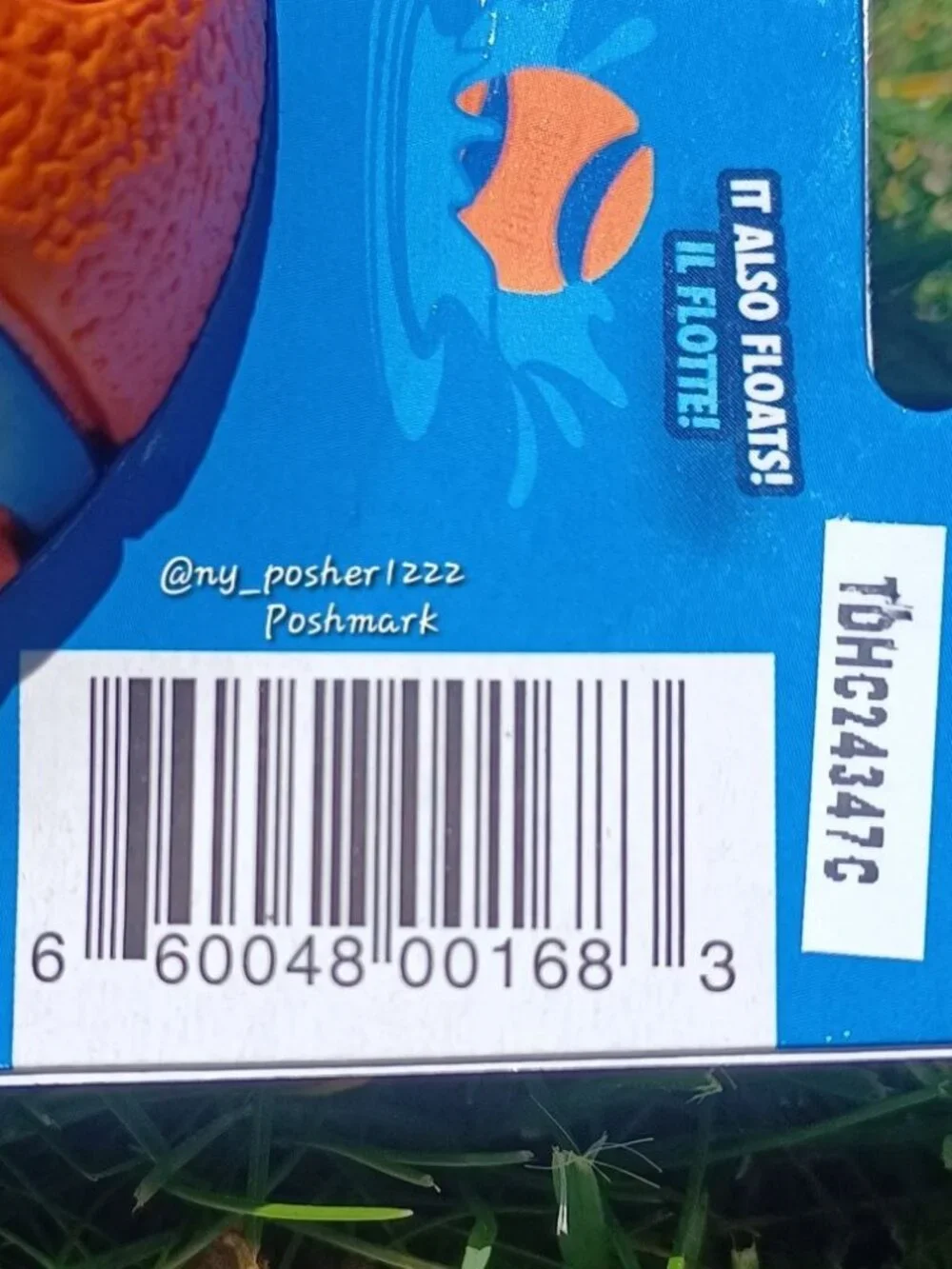𝗖𝗵𝘂𝗰𝗸𝗶𝘁! 𝗨𝗟𝗧𝗥𝗔 𝗕𝗔𝗟𝗟 Dog Toy Orange/Blue (Size Medium) (2 balls)